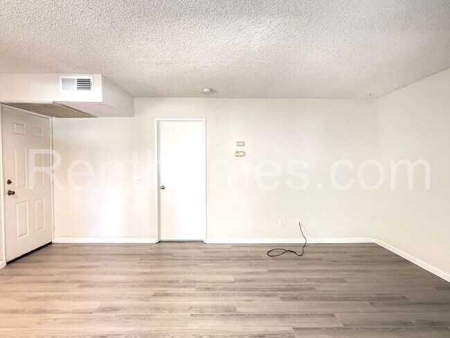 8521 Summerdale Rd San Diego, CA 92126 photo 3
