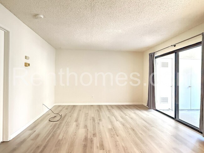 8521 Summerdale Rd San Diego, CA 92126 photo 2