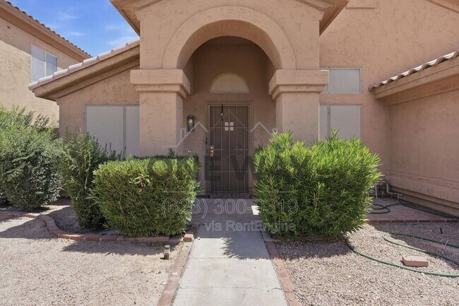 4622 E Summerhaven Dr Phoenix, AZ 85044 photo 4