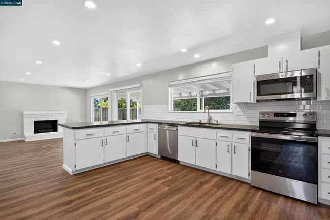 121 Violet Rd photo 4