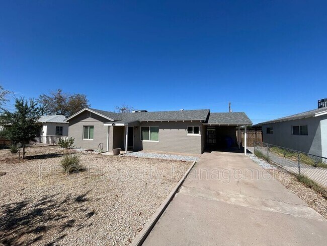 2812 N 35th St Phoenix, AZ 85018 photo 2