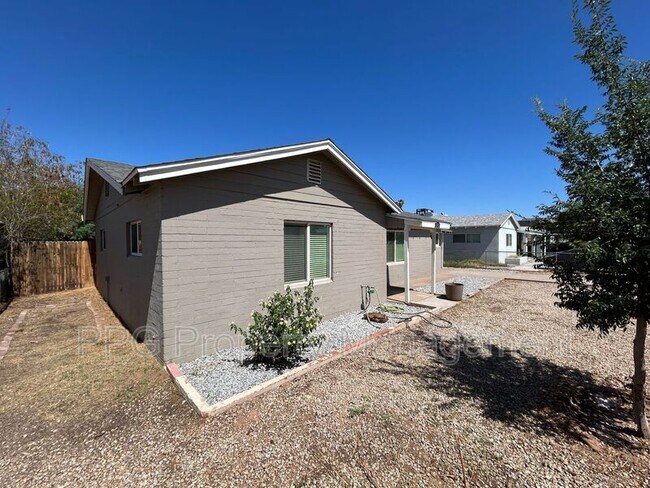 2812 N 35th St Phoenix, AZ 85018 photo 3