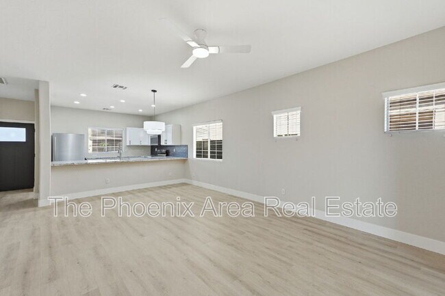 554 E San Carlos Way Chandler, AZ 85249 photo 4