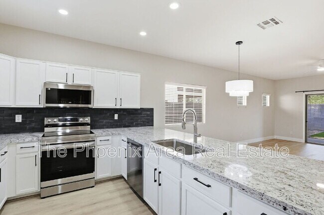 554 E San Carlos Way Chandler, AZ 85249 photo 2