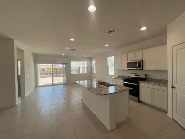 15645 W Desert Hollow Dr Surprise, AZ 85387 photo 3