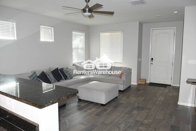 1722 Grenadine Rd Phoenix, AZ 85040 photo 2