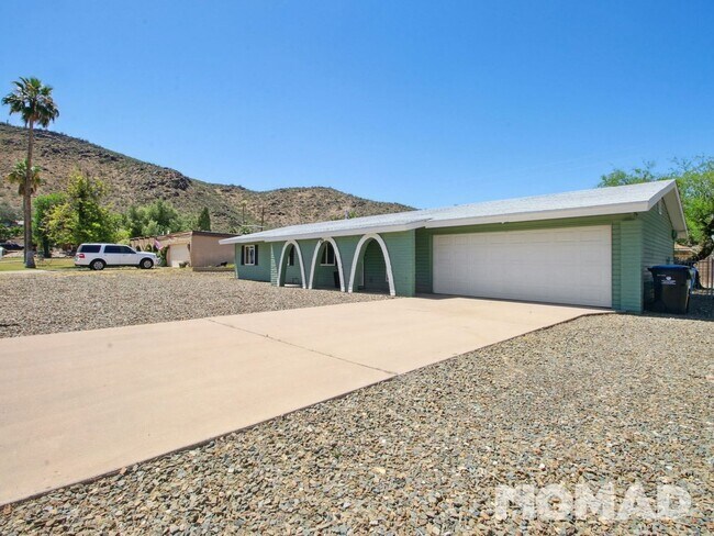 12820 N 16th Ave Phoenix, AZ 85029 photo 3