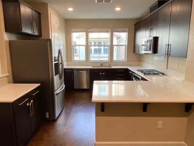 626 Barcelona Loop Milpitas, CA 95035 photo 2