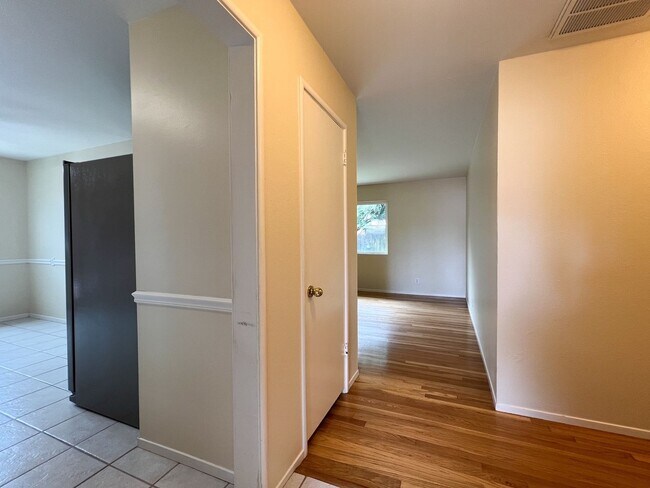 2509 Macmillan St Napa, CA 94558 photo 4