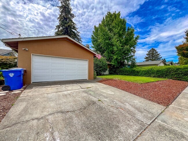 2509 Macmillan St Napa, CA 94558 photo 2