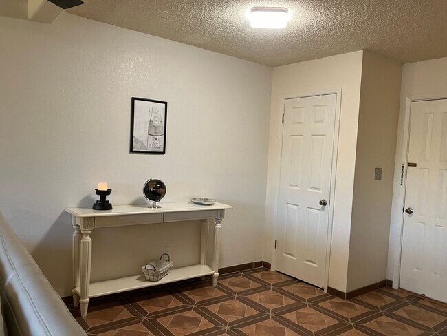 8649 E Royal Palm Rd Scottsdale, AZ 85258 photo 2