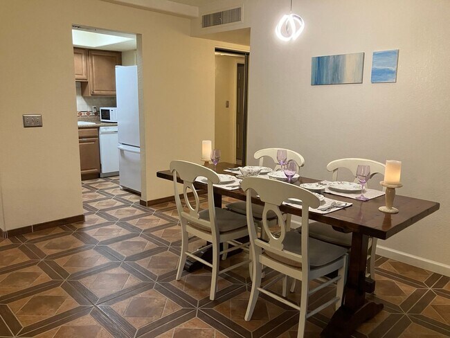 8649 E Royal Palm Rd Scottsdale, AZ 85258 photo 3