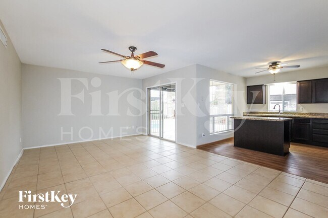 9047 N 48th Ave Glendale, AZ 85302 photo 3