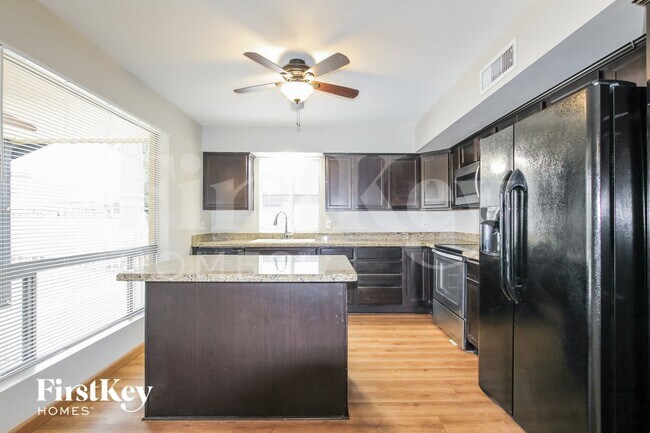 9047 N 48th Ave Glendale, AZ 85302 photo 5