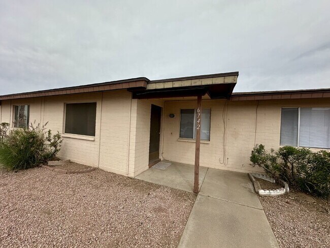 6742 E Dallas St Mesa, AZ 85205 photo 2