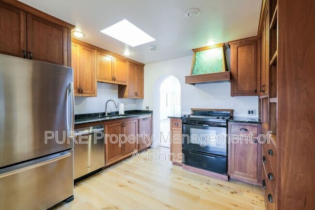 2817 N 51st St Phoenix, AZ 85008 photo 5