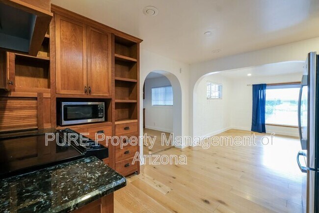 2817 N 51st St Phoenix, AZ 85008 photo 4