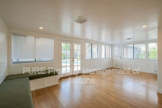 2817 N 51st St Phoenix, AZ 85008 photo 2