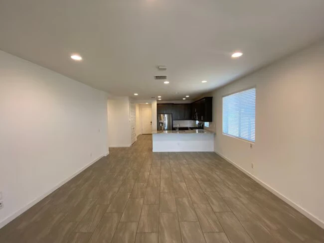 2216 W Dunbar Dr Phoenix, AZ 85041 photo 4