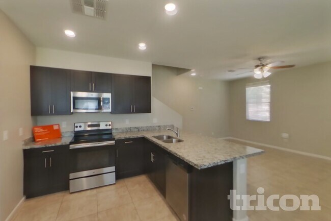 12562 W Gentle Rain Rd Peoria, AZ 85383 photo 5