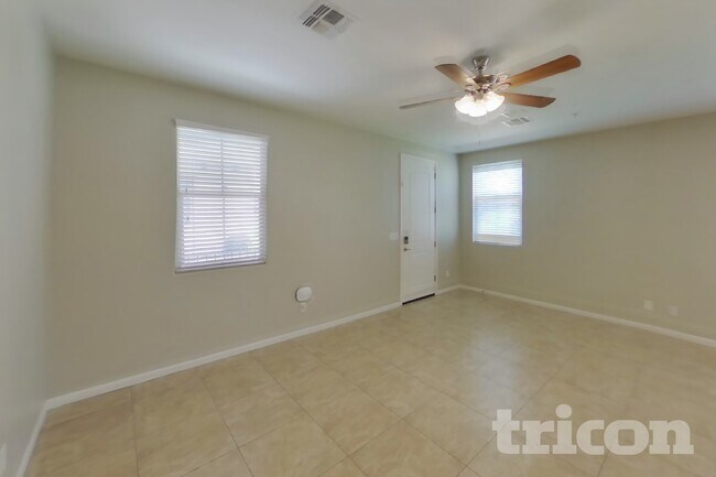 12562 W Gentle Rain Rd Peoria, AZ 85383 photo 3