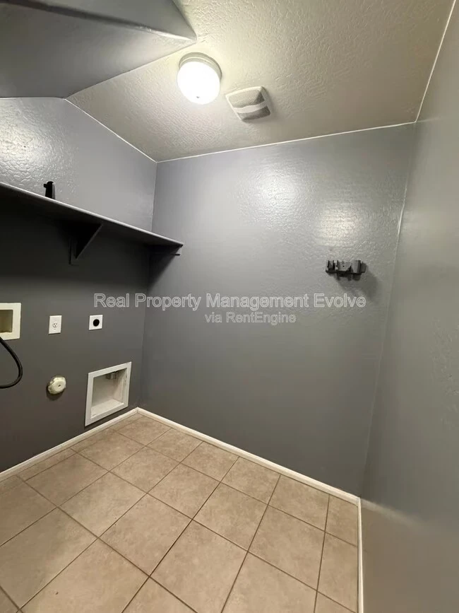 7724 W Pipestone Pl Phoenix, AZ 85035 photo 3