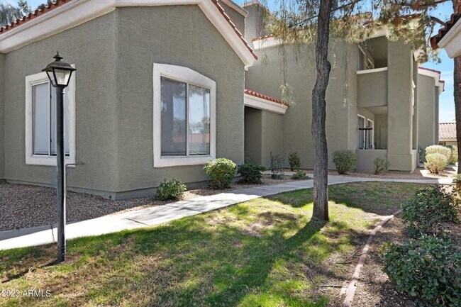 2929 W Yorkshire Dr Phoenix, AZ 85027 photo 3