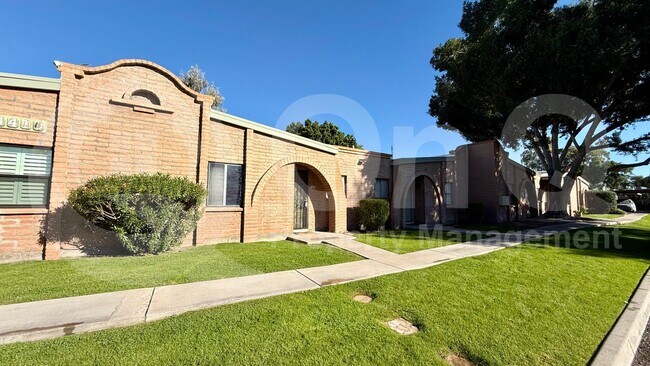 4410 E Hubbell St Phoenix, AZ 85008 photo 2