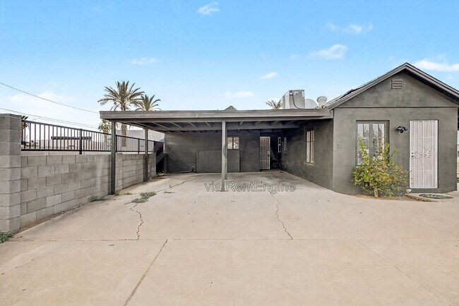 2401 W Monroe St photo 4