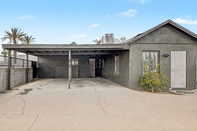 2401 W Monroe St photo 2