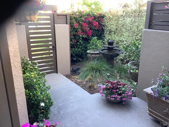 39 S Newport Dr Napa, CA 94559 photo 4