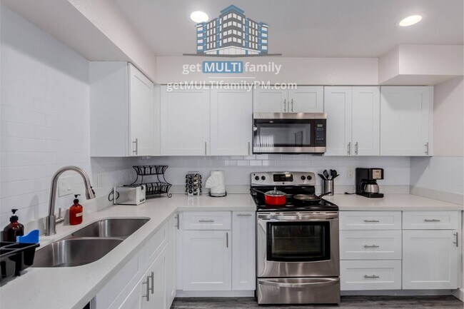 515 W Pebble Beach Dr Tempe, AZ 85282 photo 2