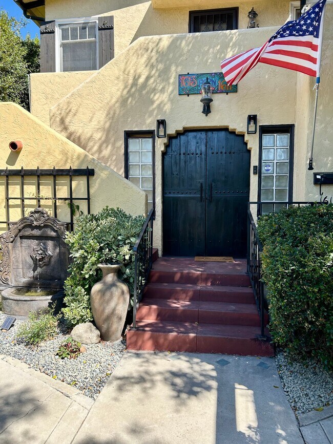 1613 Fern St San Diego, CA 92102 photo 3