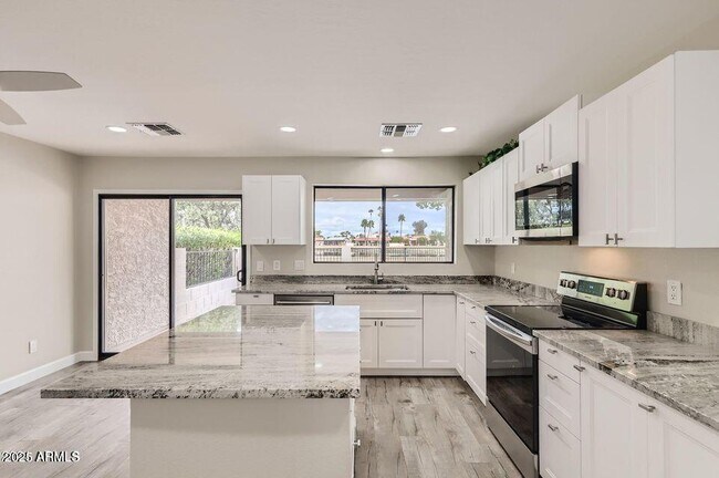 9314 E Sun Lakes Blvd N photo 5