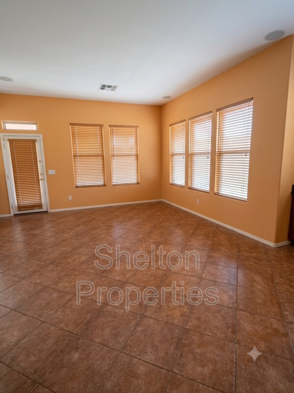 15192 W Columbine Dr Surprise, AZ 85379 photo 5