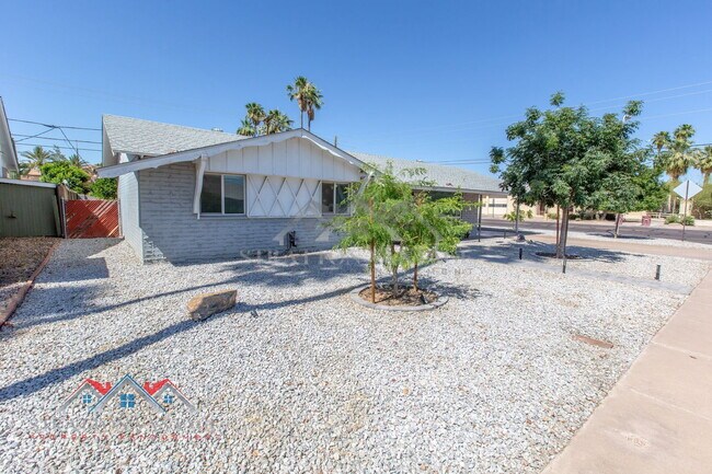 7550 E Edgemont Ave Scottsdale, AZ 85251 photo 2