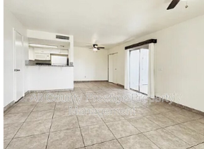 7524 N 47th Dr Glendale, AZ 85301 photo 2