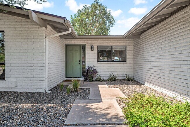 5219 E Winchcomb Dr Scottsdale, AZ 85254 photo 3