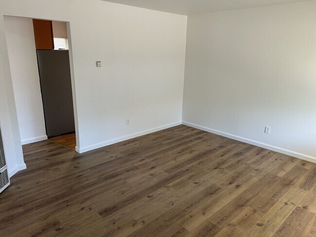 2577-2579 W Steele Ln Santa Rosa, CA 95403 photo 3