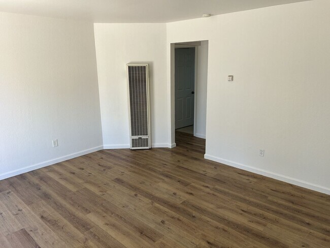 2577-2579 W Steele Ln Santa Rosa, CA 95403 photo 4