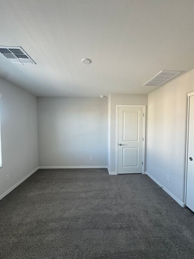 16510 W Whispering Wind Dr Surprise, AZ 85387 photo 4