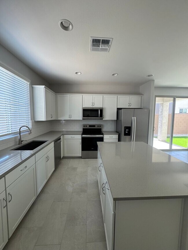 16510 W Whispering Wind Dr Surprise, AZ 85387 photo 2