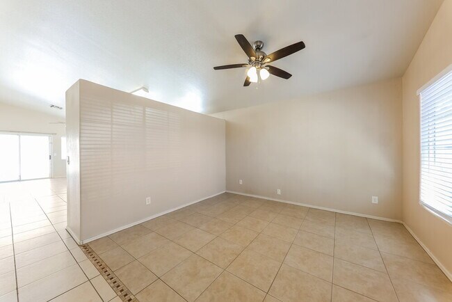 3618 W Tina Ln Glendale, AZ 85310 photo 4