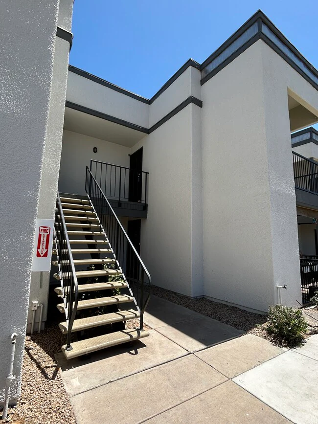 740 W Elm St Phoenix, AZ 85013 photo 2