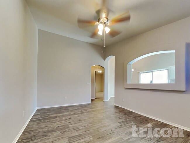 12429 W Larkspur Rd photo 4