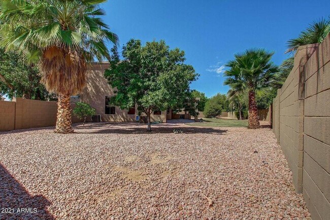562 N Danielson Way Chandler, AZ 85225 photo 4