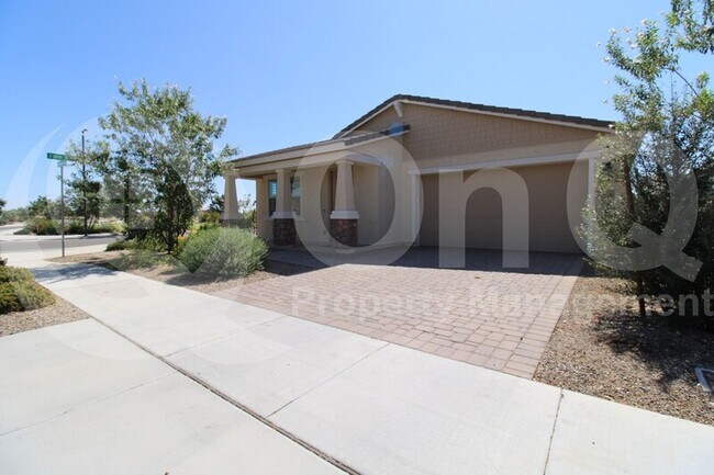 23059 E Escalante Rd Queen Creek, AZ 85142 photo 2