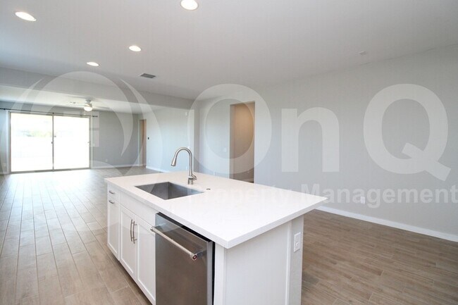 23059 E Escalante Rd Queen Creek, AZ 85142 photo 5