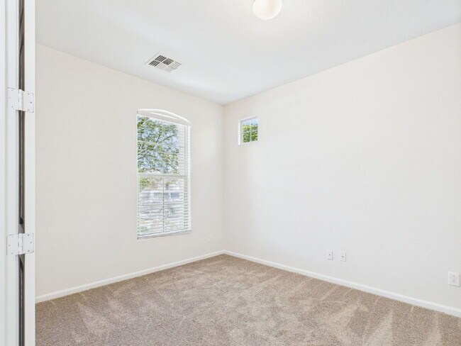 10511 E Corbin Ave Mesa, AZ 85212 photo 3