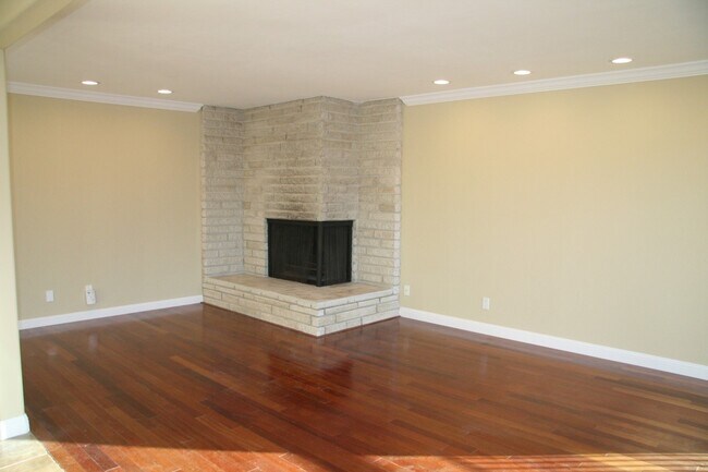 3840 Howe St Oakland, CA 94611 photo 5